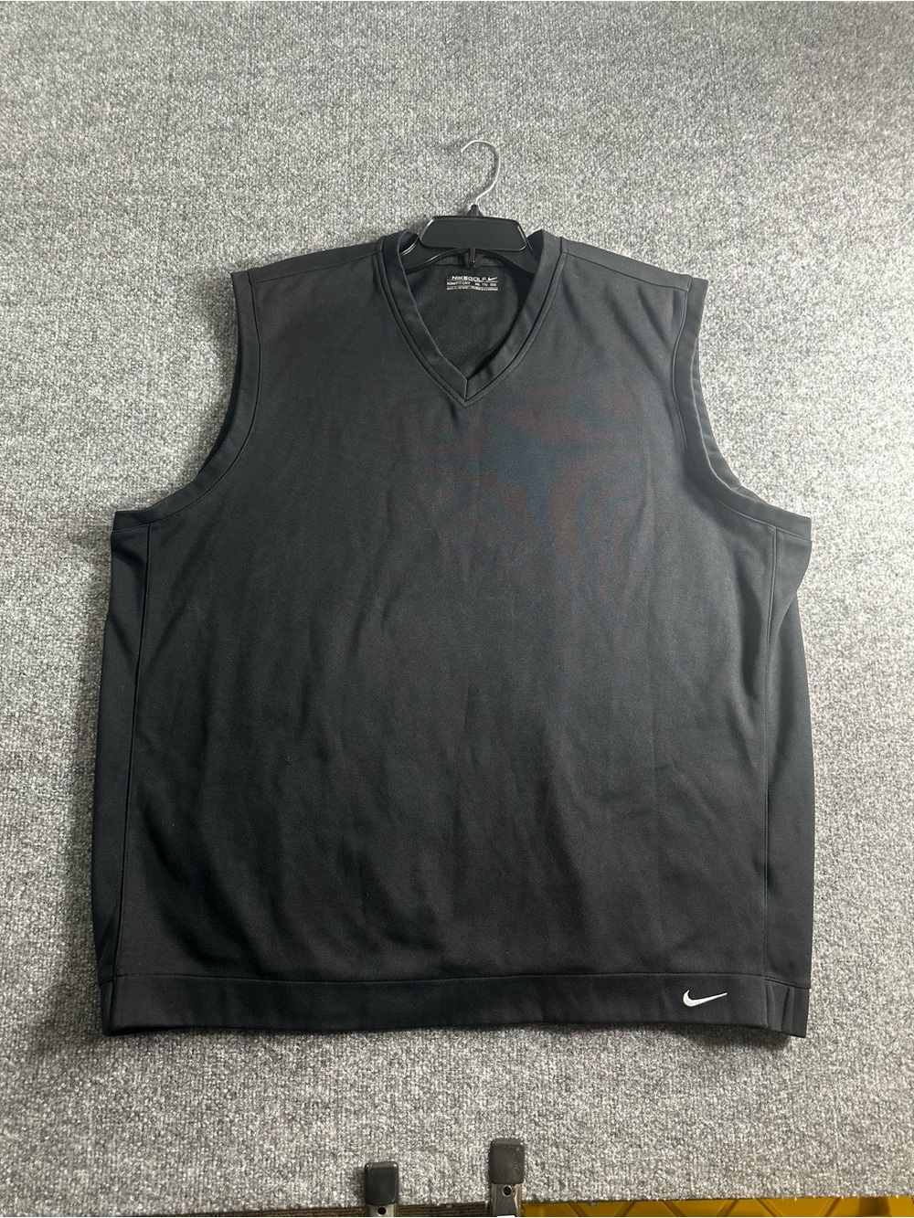 Nike Golf Men’s Black Sleeveless V-Neck Athletic Top